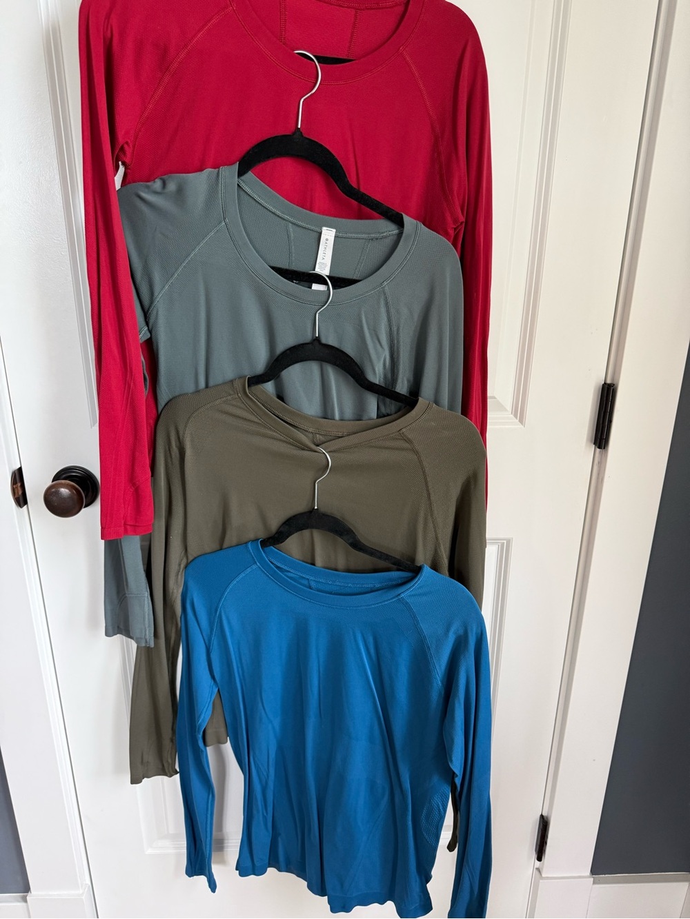 Women’s Long-Sleeve Athleta Momentem Performance Tee - 🫒 🌺🌳 🧵 Set of 4 -Size M-